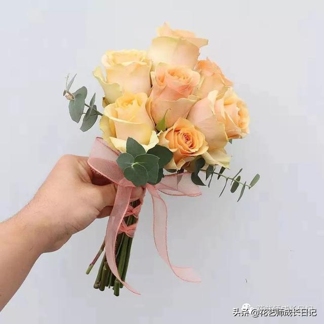 玫瑰花的寓意和花语，香槟色玫瑰（香槟色玫瑰代表什么）