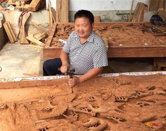 用纸怎样包花，用纸包花怎么包（云南省首届“非遗购物节”在楚雄开启）