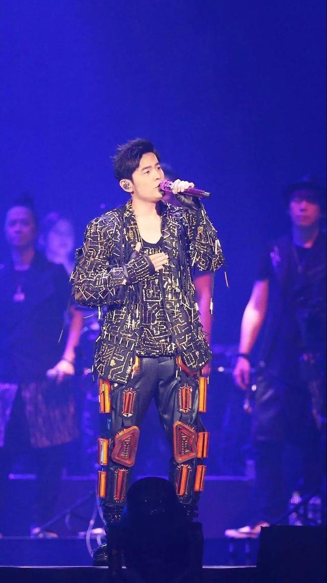 周杰伦高清图片，周杰伦照片（周杰伦高清壁纸：我不曾等雨停）