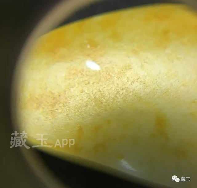 和田玉籽料小知识，看籽料表面的这些特征就明白了
