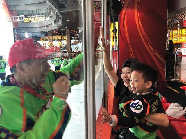 徐若瑄年轻时有多美？15岁出道就爆红，今丈夫结婚7年待她如热恋