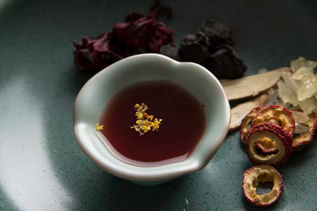 中药乌梅的功效和作用，中药乌梅的功效与作用及药用价值（快来喝一碗风味茶饮，健康一夏）