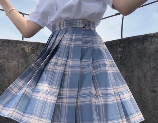 jk风格的意思是什么，连LISA都穿过的JK风