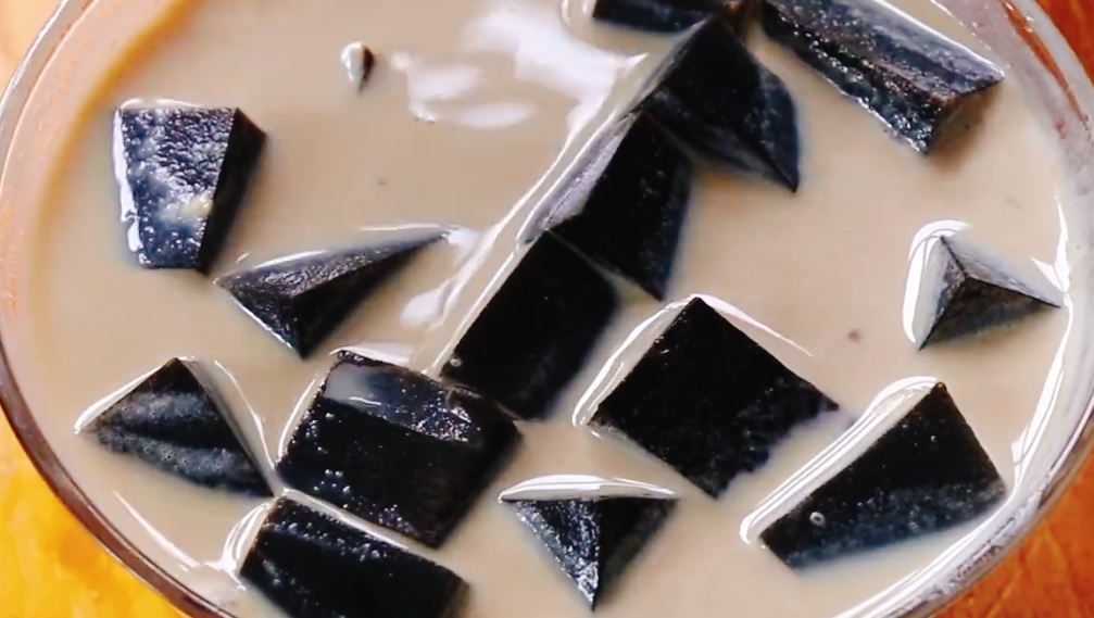 【烧仙草奶茶】做法步骤图 2分钟就学会 清凉降火又解暑-起舞食谱网