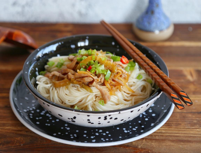 简单的面条做法，面条的做法简单（简单易操作的15种面条做法）