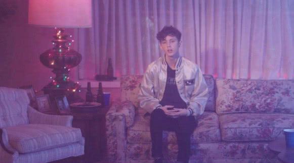 戳爷和布布的吻照，戳爷男友雅各布（戳爷这首“天籁”在校园疯传）