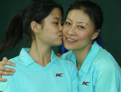 岳红的前夫是谁，国家一级演员岳红23岁成影后