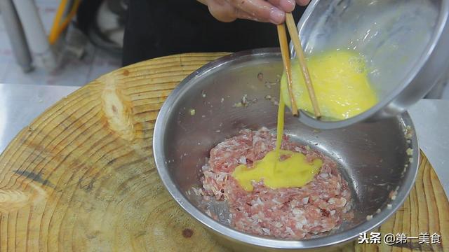 藕饼夹肉的做法，厨师长分享一个诀窍