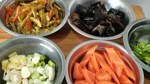 土公鸡怎么做好吃，营养解馋土鸡挑选有技巧