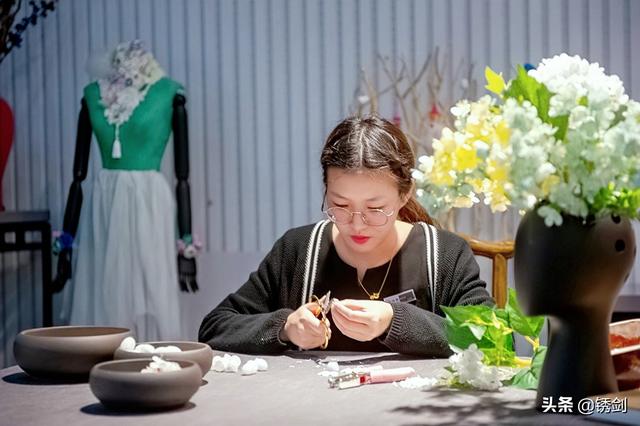 蚕茧怎么保存，蚕茧怎么保存到明年（蚕茧除了缫丝还能变身工艺品）