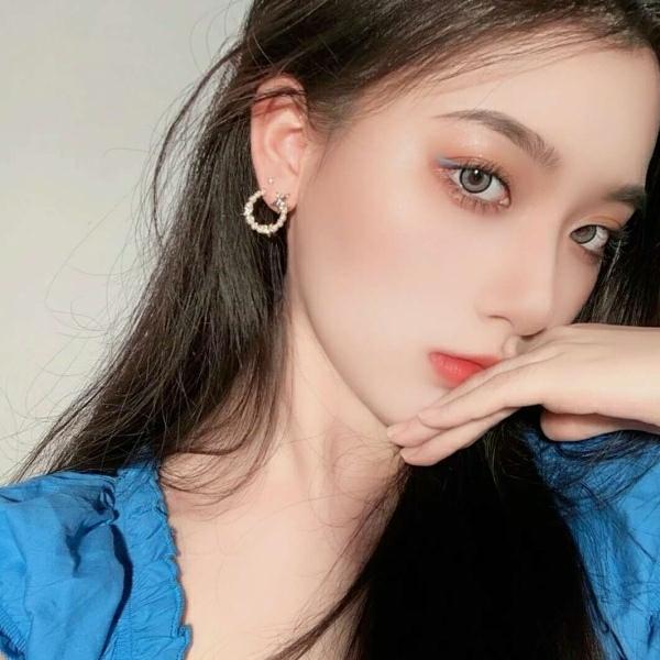 彩色头发妹妹可爱时尚，微信头像，彩色头发妹妹可爱时尚（看完图片我想染个彩虹头）