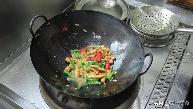 鸡胸肉怎么炒好吃又嫩，鸡胸肉怎样做好吃（饭店大厨告诉你怎么炒）