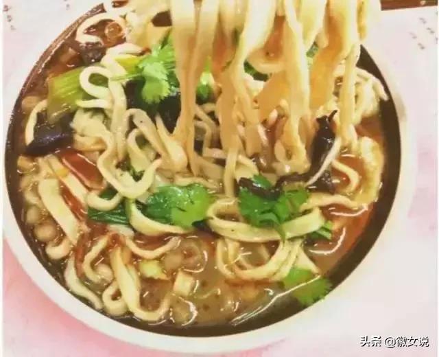 油蛤蟆怎么做才好吃，安徽临泉经典美食不吃遍绝不罢休