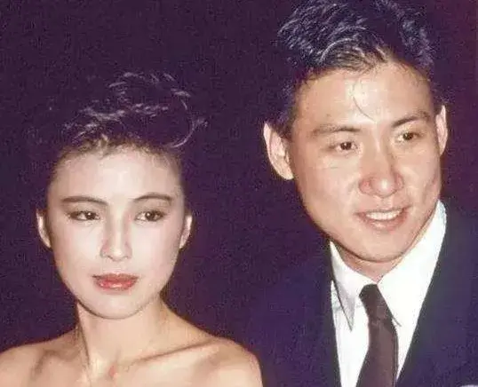张学友的老婆是谁，张学友妻子罗美薇个人资料（“60分老公”张学友和妻子罗美薇的满分爱情故事）
