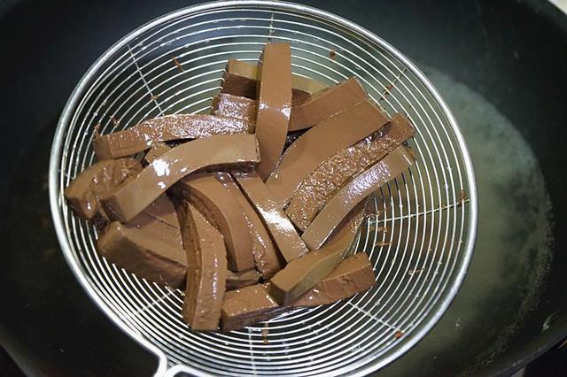 白玉蘑菇炒油菜，白玉菇炒油菜的做法（这菜营养均衡又美味）