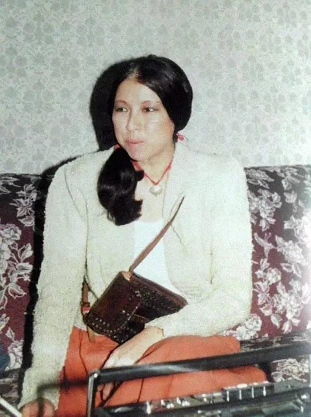 作家三毛死因(痴情女作家三毛死亡之迷与她几任丈夫屡屡丧生的凄美