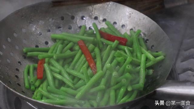 豆角怎么炒好吃又简单，如何炒豆角又好吃又好看（大厨告诉你诀窍都有啥）