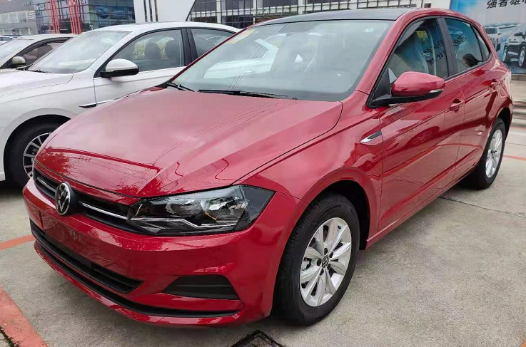 大众polo2020款(虽设计老,但价格香!体验19款大众polo,内饰奢华,7.