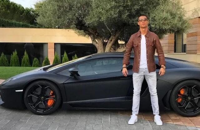 c罗开布加迪，18辆超跑换着开