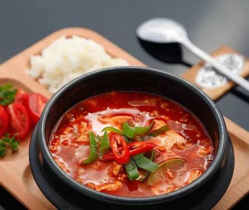 韩国的小吃有哪些，韩国的小吃有哪些品牌（韩国经典十大美食）