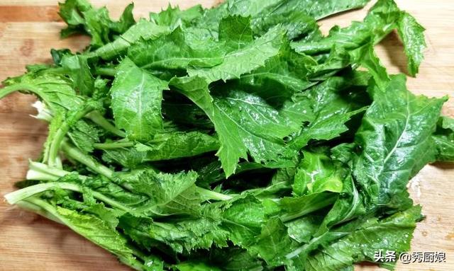 萝卜叶子怎么做好吃，家常萝卜叶子的制作方法（其实叶子才是宝贝）