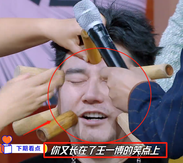 天天向上李沁赵露思穿浴袍，气质差距全在天鹅颈上