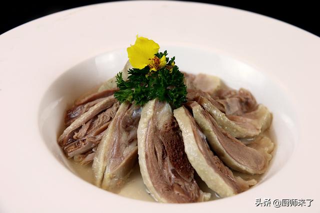 正宗盐水鸭的做法，家庭版盐水鸭制作方法窍门（香料只用八角、花椒）