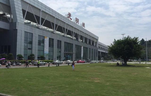 深圳站的高铁站在哪里，深圳高铁站在哪里（深圳有几个火车站）