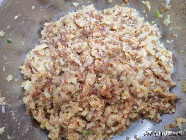 糯米莲藕丸子的做法窍门，糯米莲藕丸子的制作方法和材料（莲藕糯米丸子）