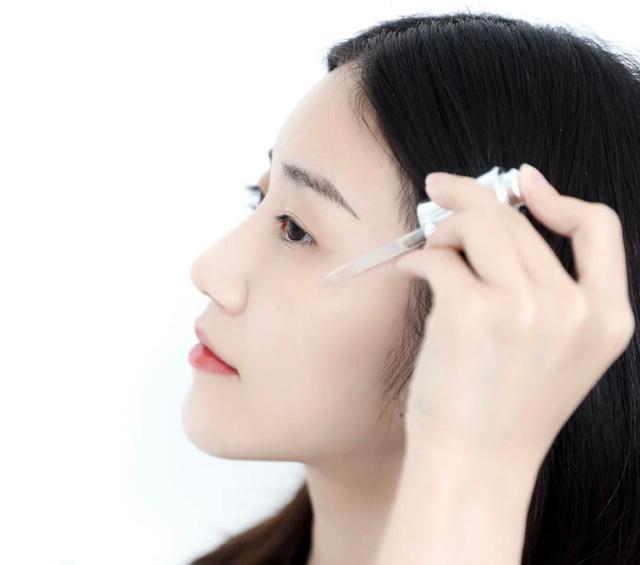 兰蔻小黑瓶和雅诗兰黛小棕瓶哪个好，进口眼膜排行榜10强：兰蔻小黑瓶眼膜第4（“四大精华”深度测评）