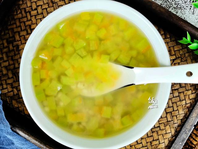 西瓜汤的做法，丝瓜汤的做法（吃完西瓜皮留着）