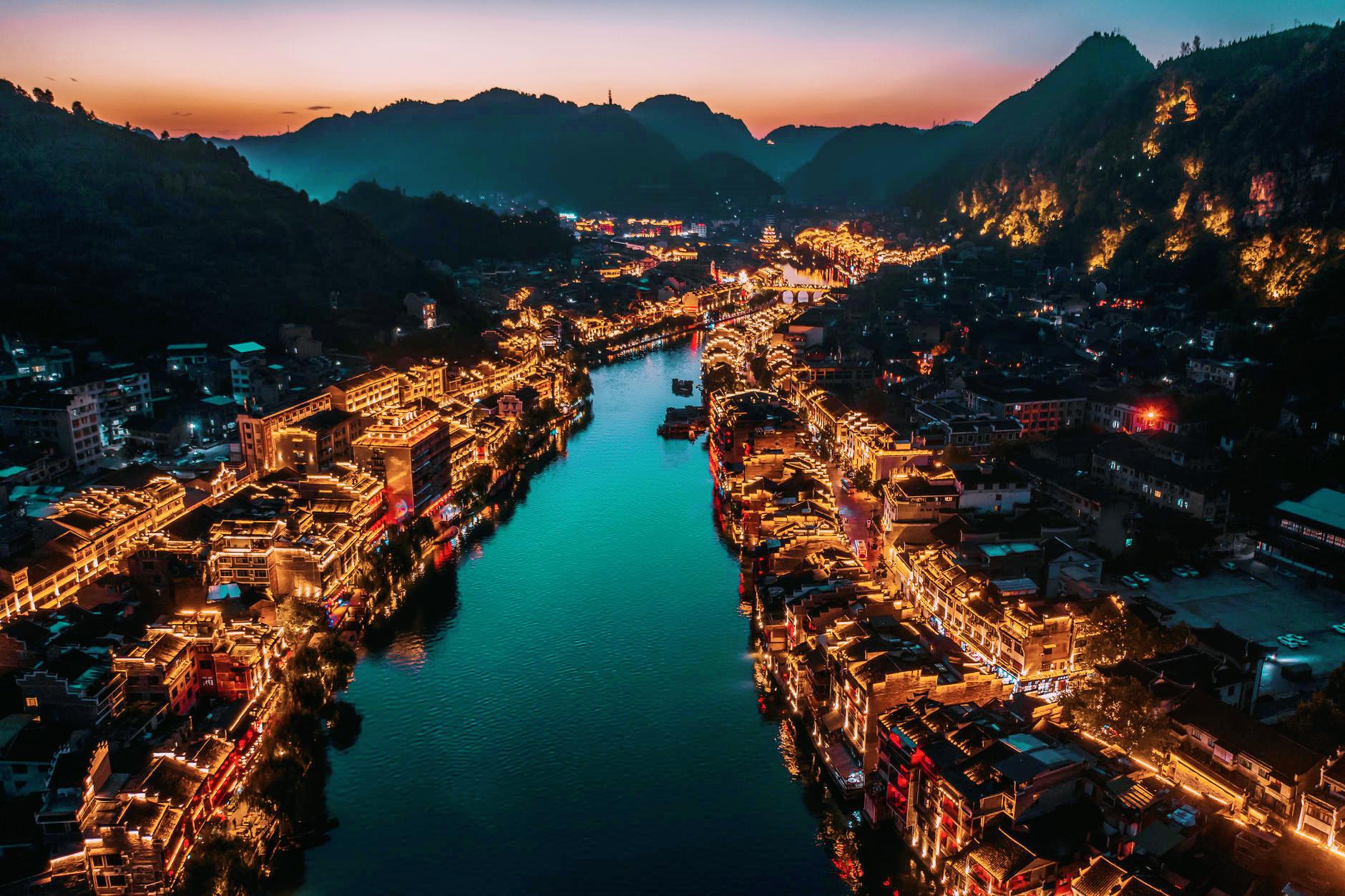 地无三尺平天无三日晴哪个省份，天无三日晴地无三尺平指的是哪个省（谚语“地无三尺平）