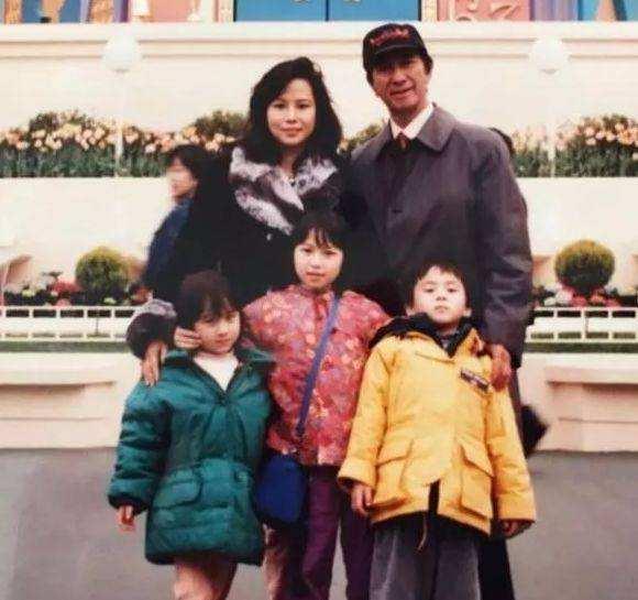 何鸿燊和他的4位妻子，以及与利智、邝美云之间的故事并不简单