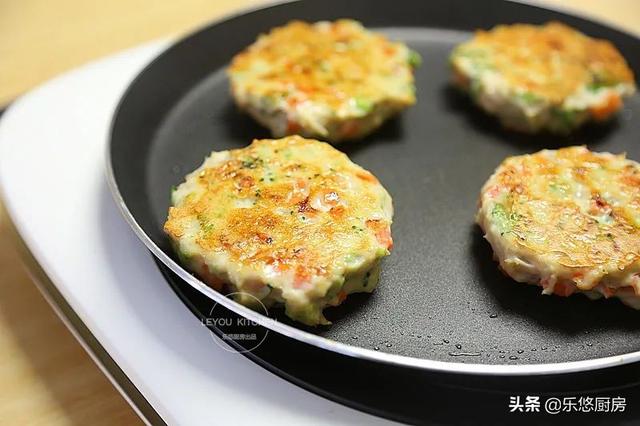鸡肉饼的做法，汉堡鸡肉饼的做法（减肥也不用吃的太素）