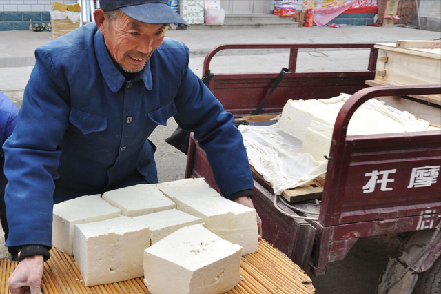 白醋做豆腐的详细方法窍门，白醋点豆腐的做法窍门（做法简单一学就会）