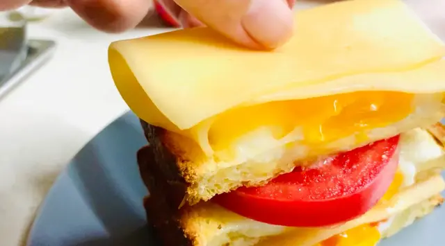 正宗芝士黄油吐司做法，半熟溏心蛋像布丁一样