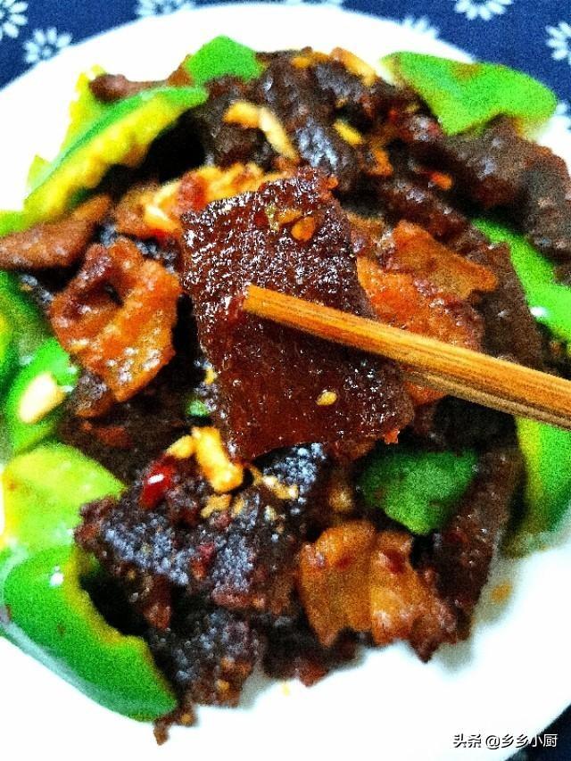 肉焖子的家常做法，焖子的做法（辣椒焖子怎么做）