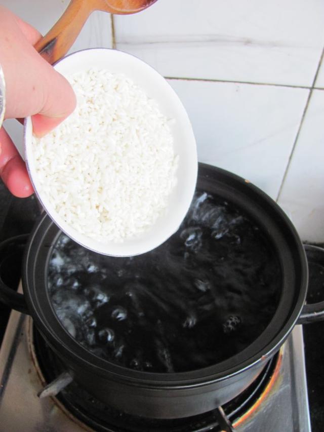 瘦肉粥怎么做好吃又营养丰富，瘦肉粥怎么做好吃又开胃（蔬菜瘦肉粥这样做简单、营养又暖胃）