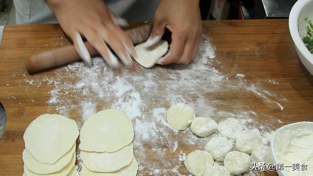 锅贴煎饺的做法，锅贴煎饺的做法大全（大厨讲解锅贴做法）