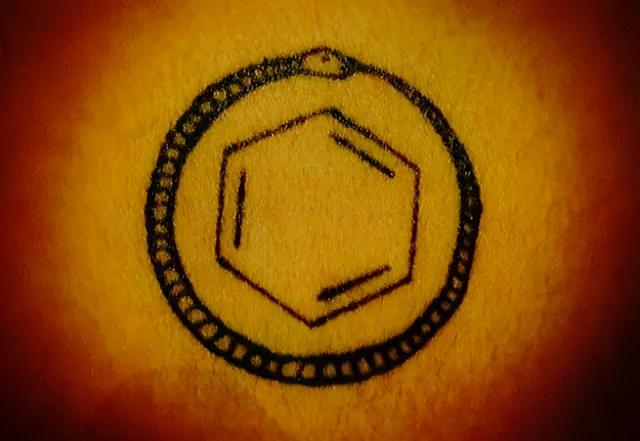 有寓意的纹身字母短，有寓意的纹身字母短句（这些纹身符号的背后含义）