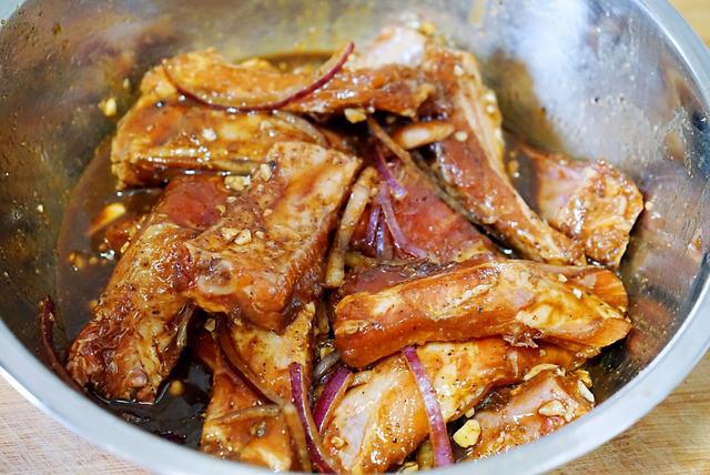 香烤猪排怎么做，香烤猪排怎么做好吃（我和家人就爱这样吃烤猪排）