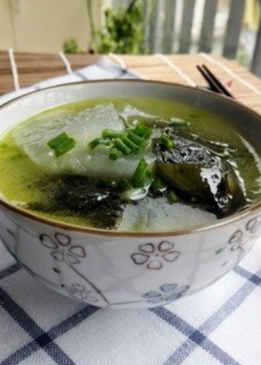 干海带怎么处理，袋装干海带丝怎么处理（两分钟就能去腥泡发）