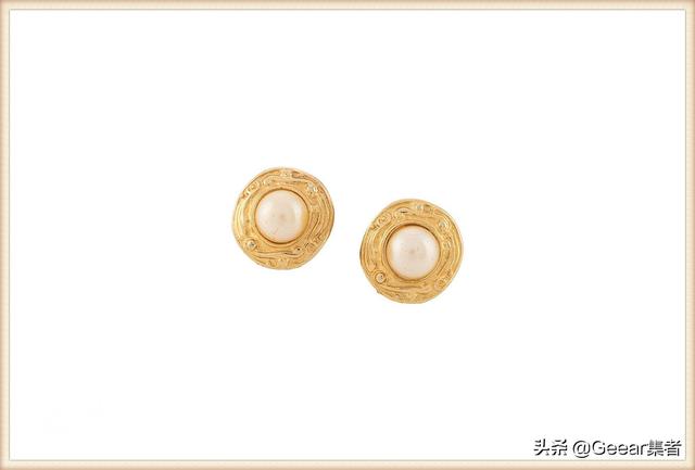 香奈儿耳钉全部款式，chanel耳钉官网怎么购买（Chanel复古耳环）