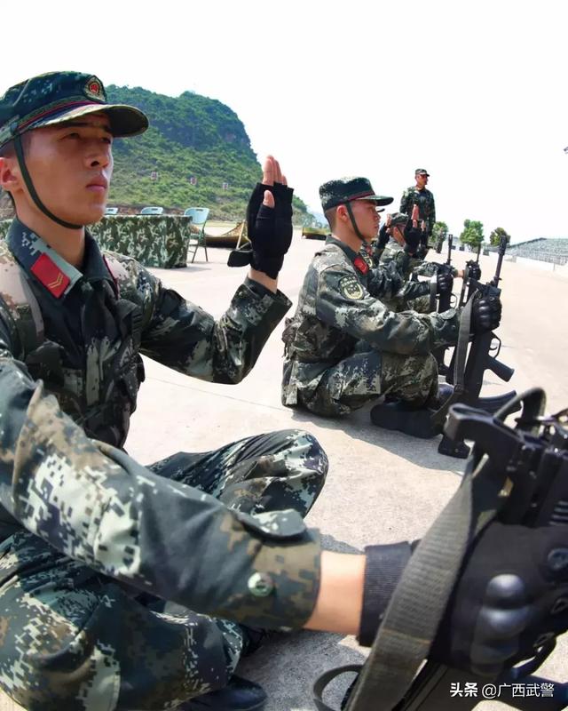 跨立的基本动作要领，跨立手部动作（这场演示不容错过）
