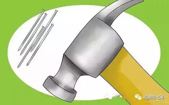 红酒没有开瓶器怎么办，开红酒没有开瓶器怎么办（没有开瓶器，巧法开红酒！）