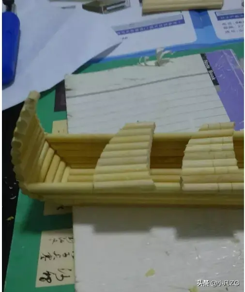 纸龙舟的制作方法，如何折一种简单的纸龙舟（一个手工龙舟轻松满足所有要求1）