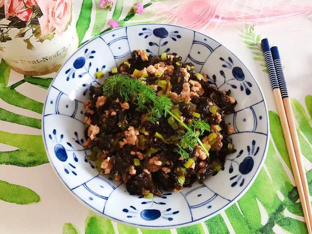 地衣怎么做好吃，新鲜地衣怎么做好吃（别小看路边的这个野菜）