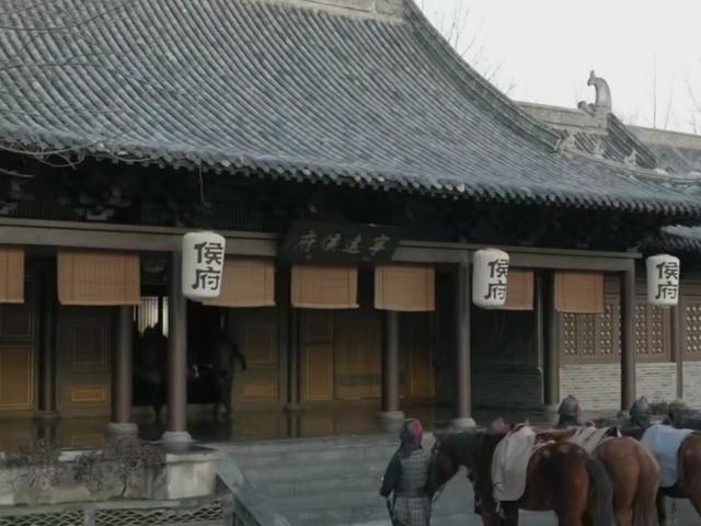 红灯笼不能随便挂，红灯笼不能随便挂有什么说法吗（《知否》：各家门前挂的灯笼）