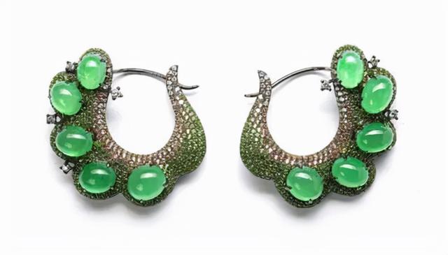 七彩云南翡翠价格，七彩云南翡翠手镯价格知多少（七彩云南孔雀系列翡翠珠宝首饰图片赏鉴-众享珠宝）