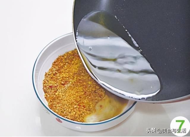 怎样做花椒油，怎样做花椒油更香更麻（在家自制花椒油）